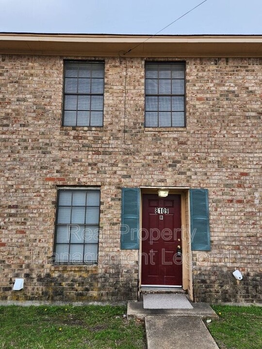 8109 Silver Crk Rd in White Settlement, TX - Building Photo