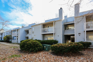 The Landing on Farmhurst Apartments