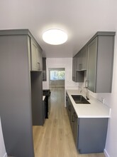 6000 Franklin Ave in Los Angeles, CA - Building Photo - Building Photo