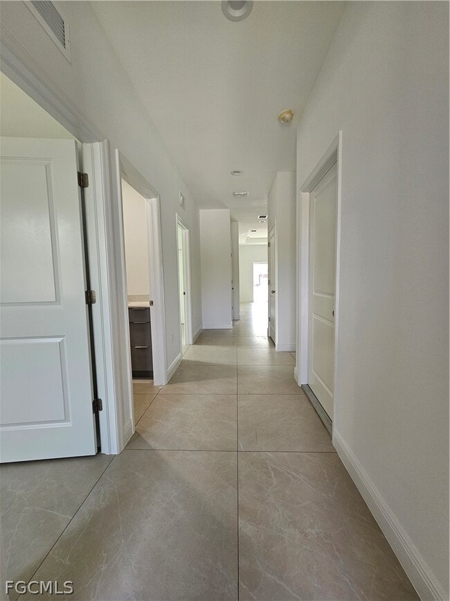 8753 Buckingham Rd in Ft. Myers, FL - Building Photo - Building Photo