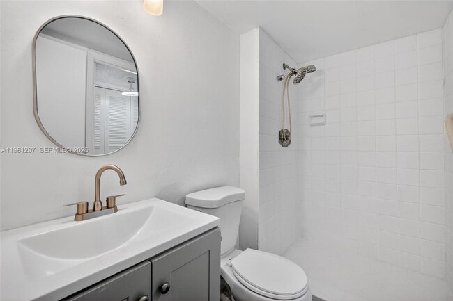 9091 Lime Bay Blvd in Tamarac, FL - Building Photo - Building Photo