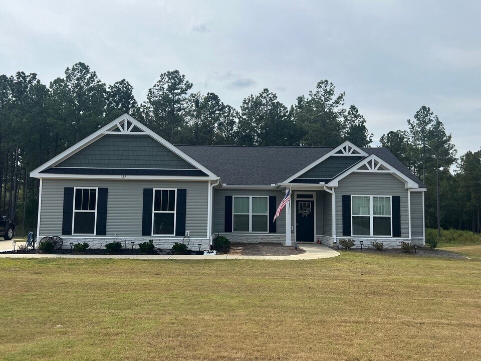137 E Willow St in Thomson, GA - Building Photo