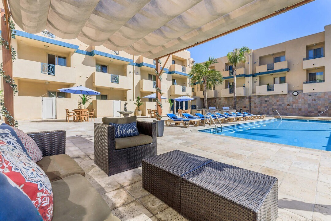 Del Rey Club Apartments in Playa Del Rey, CA - Foto de edificio