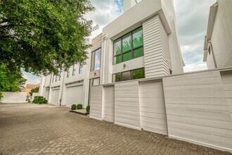 2114 Potomac Dr in Houston, TX - Building Photo - Building Photo