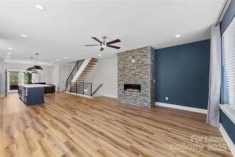 327 Coxe Ave in Charlotte, NC - Building Photo - Building Photo