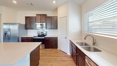 1000 Berryhack Ct in Hutto, TX - Building Photo - Building Photo