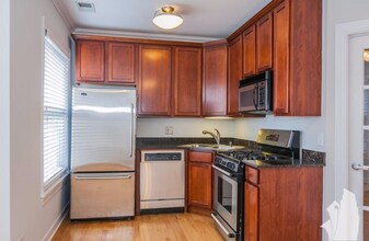 628 W Roscoe St, Unit 628-1N in Chicago, IL - Building Photo - Building Photo