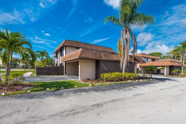 2140 Sherwood Forest Blvd in West Palm Beach, FL - Building Photo - Building Photo