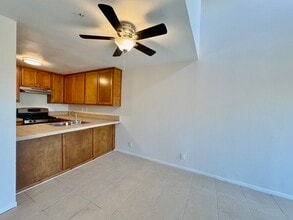 450 E 4th St, Unit 437 in Santa Ana, CA - Foto de edificio - Building Photo