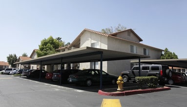 Julia Palms Senior in Rialto, CA - Foto de edificio - Building Photo