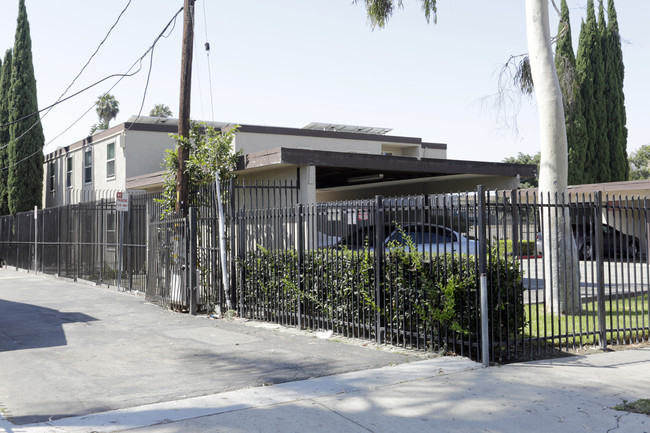 Highland Manor in Santa Ana, CA - Foto de edificio - Building Photo