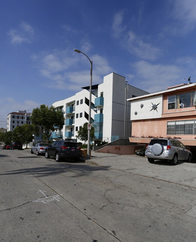 735 S Gramercy Dr in Los Angeles, CA - Building Photo - Building Photo