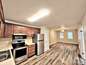 (RCH-36) 1220 North Street in Decatur, AL - Building Photo - Interior Photo