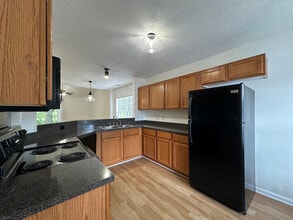 7352 Suncatcher Dr in Hanahan, SC - Building Photo - Building Photo
