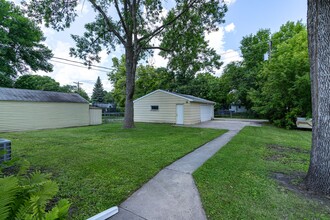 1610 9th Ave N in Grand Forks, ND - Building Photo - Building Photo