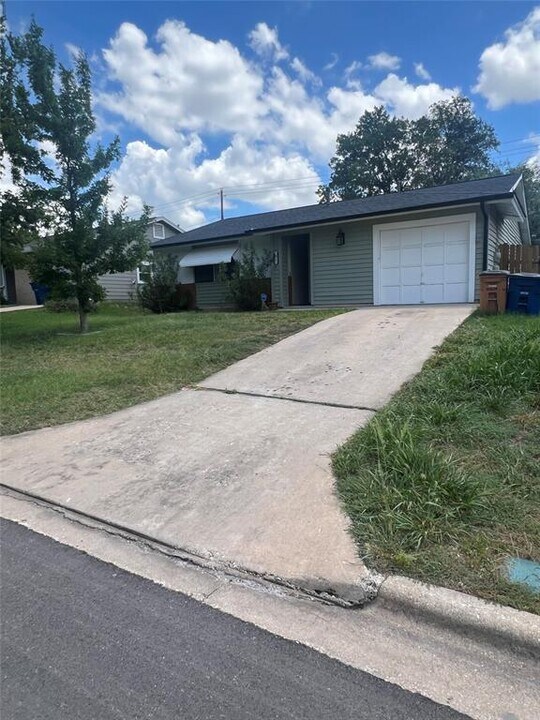 7807 Bixler Dr in Austin, TX - Building Photo