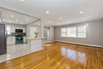 25 Genesee St in Hicksville, NY - Building Photo - Building Photo