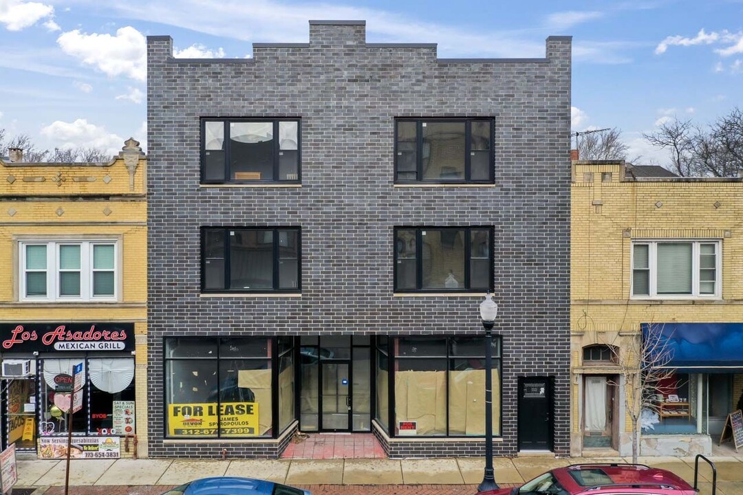 3308 W Foster Ave in Chicago, IL - Building Photo