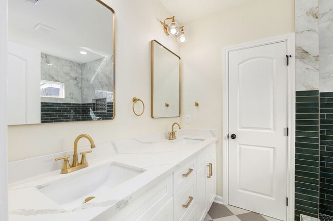 property at 102 E Val Verde St