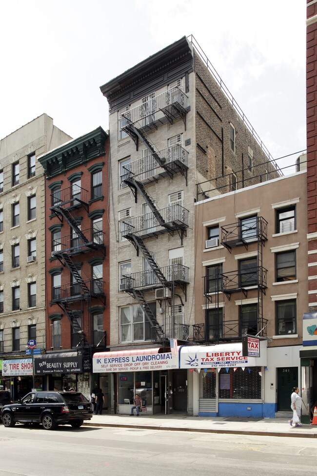 303 E Houston St in New York, NY - Building Photo - Building Photo