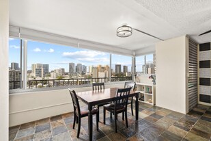 1400 Pensacola St in Honolulu, HI - Building Photo