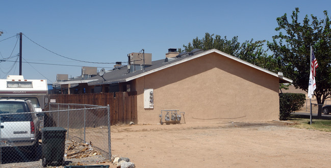 13474 Mohawk Rd in Apple Valley, CA - Building Photo - Building Photo