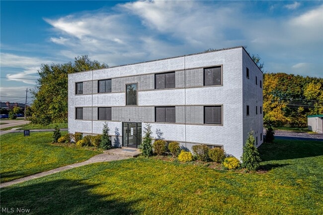 1673 Southbend Dr in Rocky River, OH - Building Photo - Building Photo