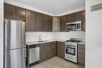 168 W Superior St in Chicago, IL - Building Photo - Building Photo