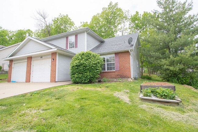 property at 1323-1325-1325 Godas Cir