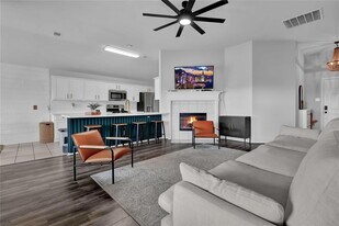 997 Hamilton St in Alvin, TX - Building Photo