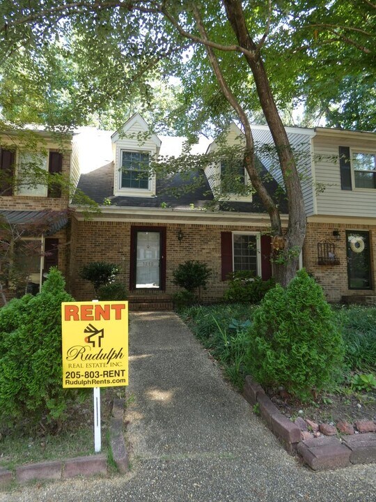 3240 Overton Manor Dr in Vestavia, AL - Foto de edificio