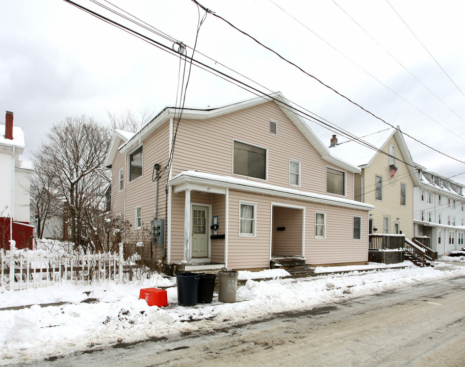 25 Park St in Thomaston, CT - Building Photo