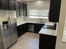 4865 Hahns Peak Dr, Unit 104 Apartamentos