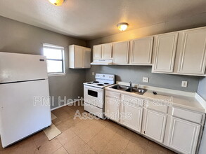 813 E Huntsville Ave in Springdale, AR - Foto de edificio - Building Photo