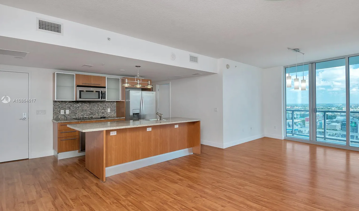 185 SW 7th St, Unit 2811 in Miami, FL - Building Photo