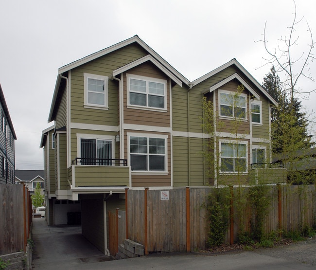 9243 Interlake Ave in Seattle, WA - Foto de edificio - Building Photo