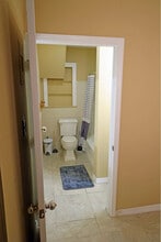 1045 Ontario St in Jacksonville, FL - Foto de edificio - Building Photo