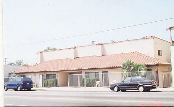 431-435 E South St in Long Beach, CA - Foto de edificio