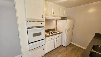 545 Hayworth Ave, Unit 207 in Los Angeles, CA - Building Photo - Building Photo