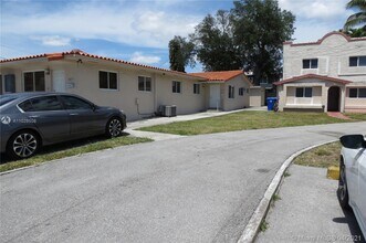3675 SW 14th St-Unit -2 in Miami, FL - Foto de edificio - Building Photo