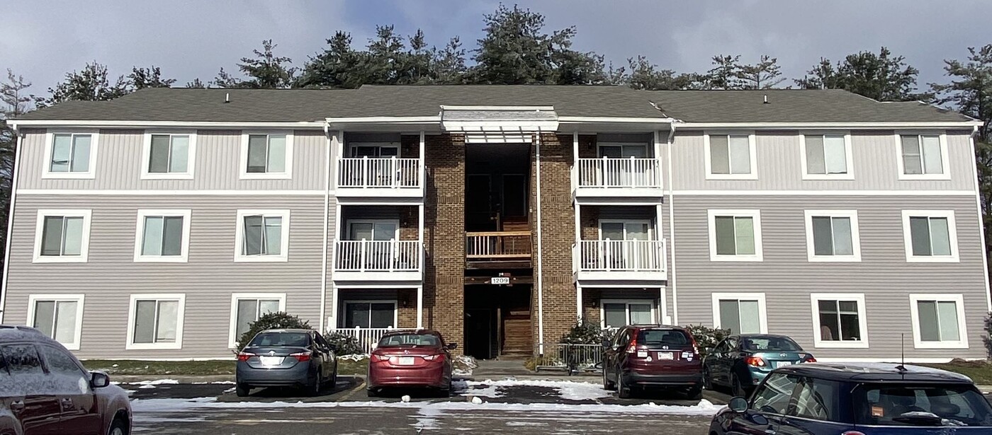 1209 University Terrace in Blacksburg, VA - Building Photo