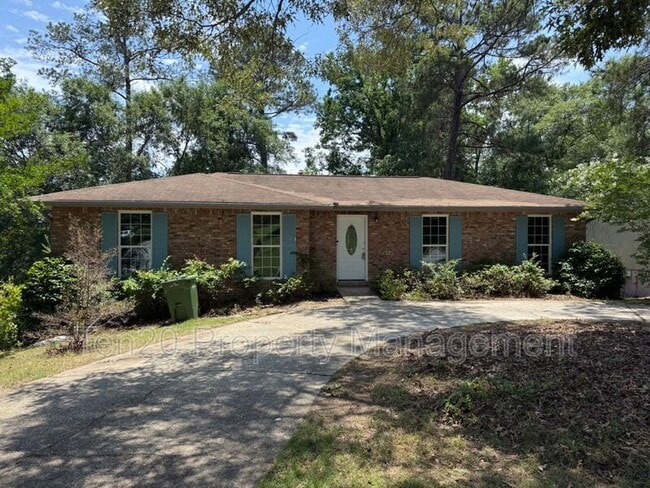6823 Live Oaks Dr