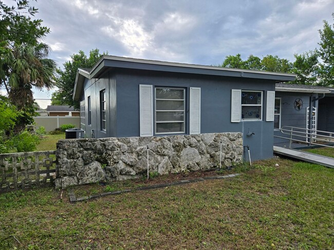 1282 Whitewood Dr in Deltona, FL - Building Photo - Building Photo