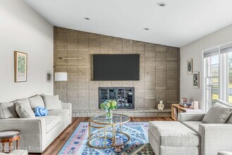 1515 Vivian Ln in Louisville, KY - Building Photo - Building Photo