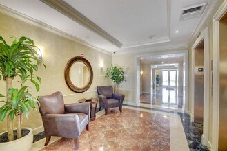 806 E Windward Way, Unit 313 in Lantana, FL - Building Photo - Building Photo