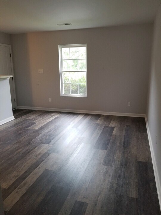 37 Coats Cir in Benson, NC - Building Photo