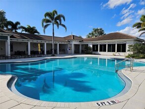 9839 Haze Dr in Venice, FL - Foto de edificio - Building Photo