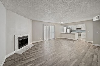 Cyprus in Phoenix, AZ - Foto de edificio - Building Photo