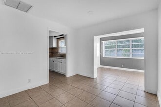 3171 NW 16th St in Lauderhill, FL - Foto de edificio - Building Photo