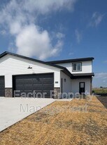 3214 Scotch Ln in Mankato, MN - Building Photo